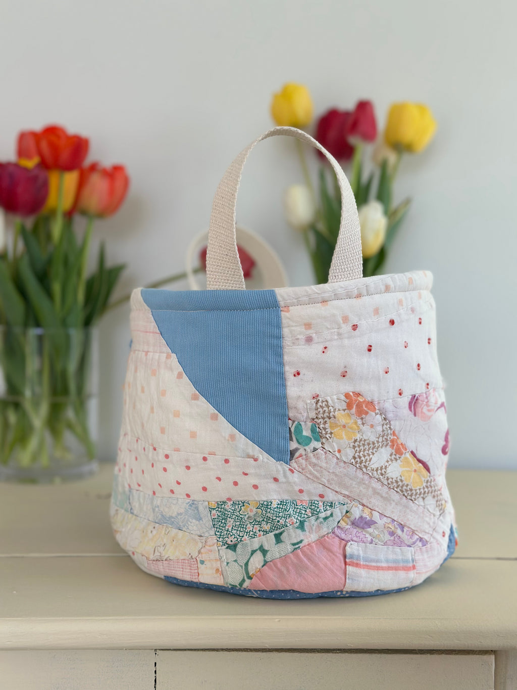 Floral Scrap Quilt Easter Basket (01)