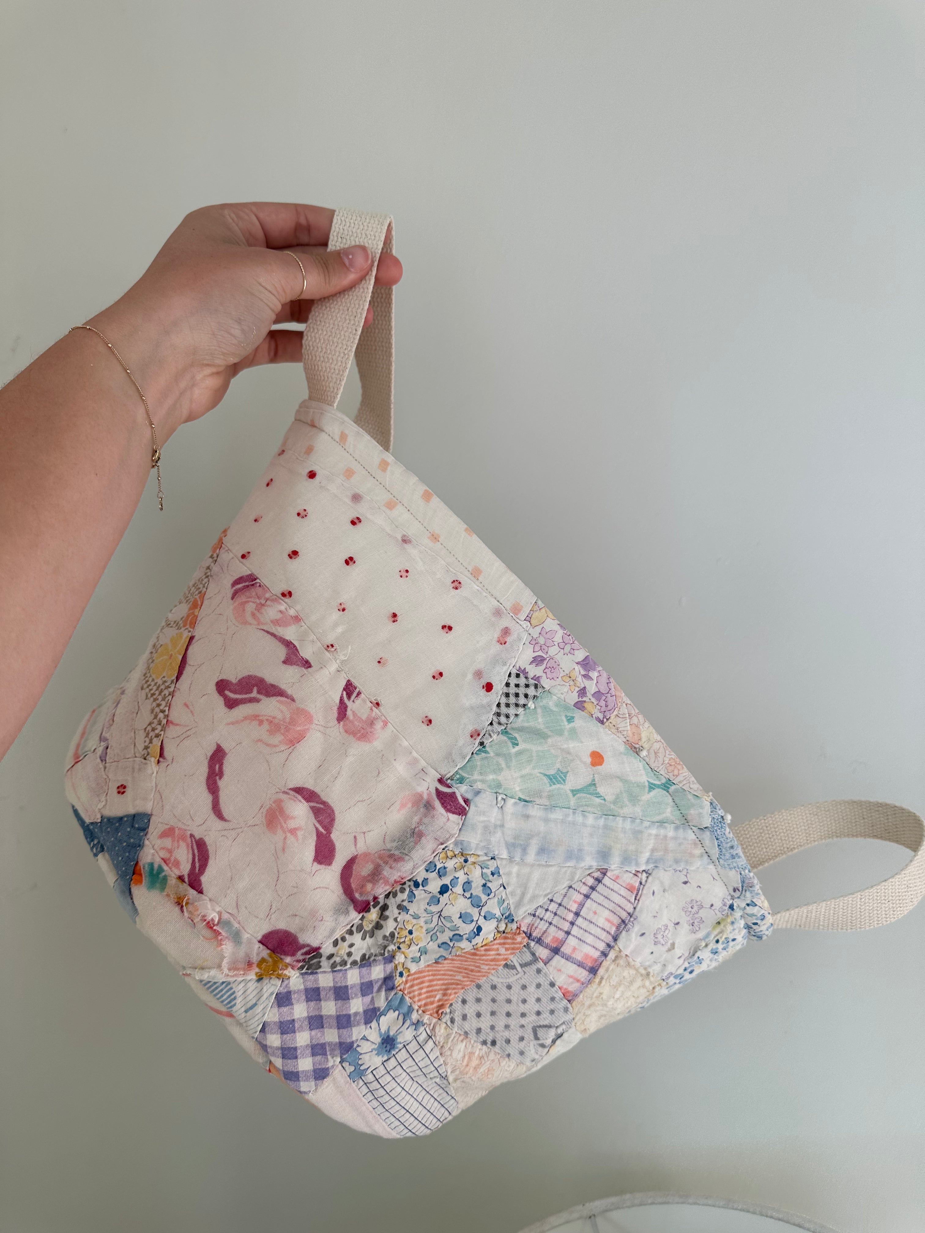 Floral Scrap Quilt Easter Basket (01)