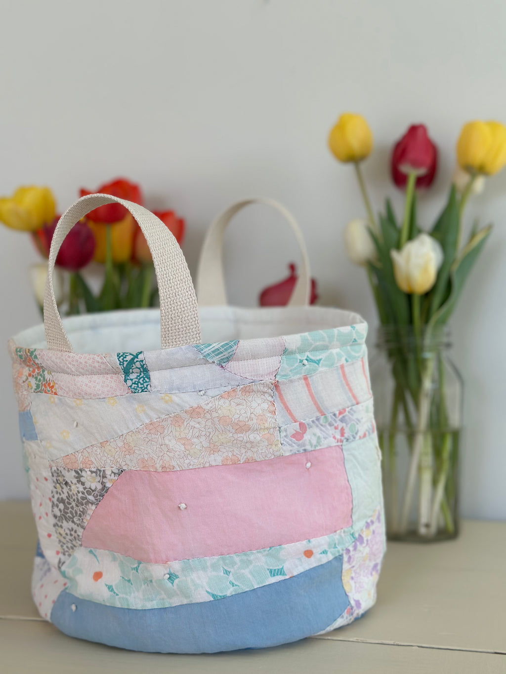 Floral Scrap Quilt Easter Basket (03)