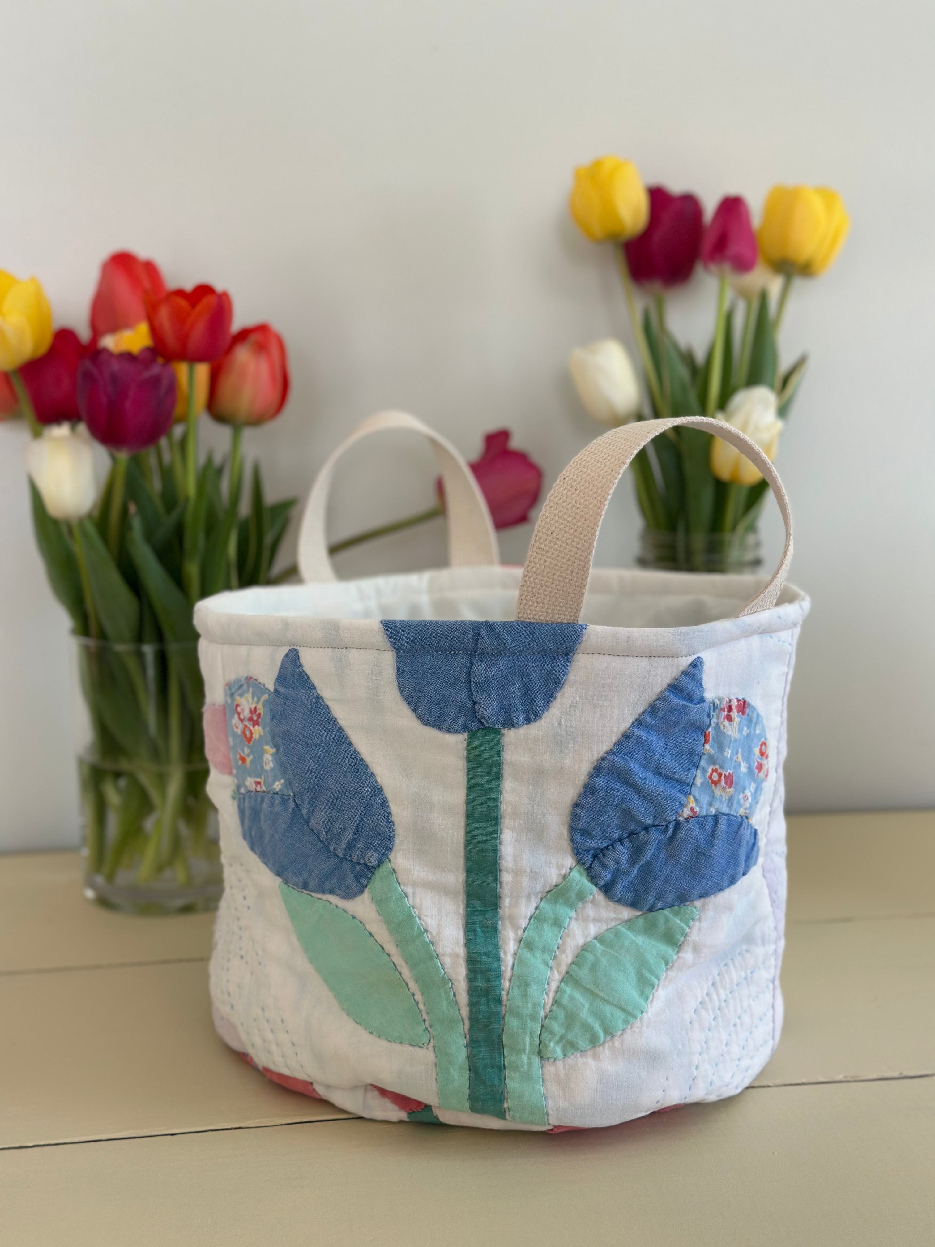 Tulip Applique Quilt Easter Basket (01)