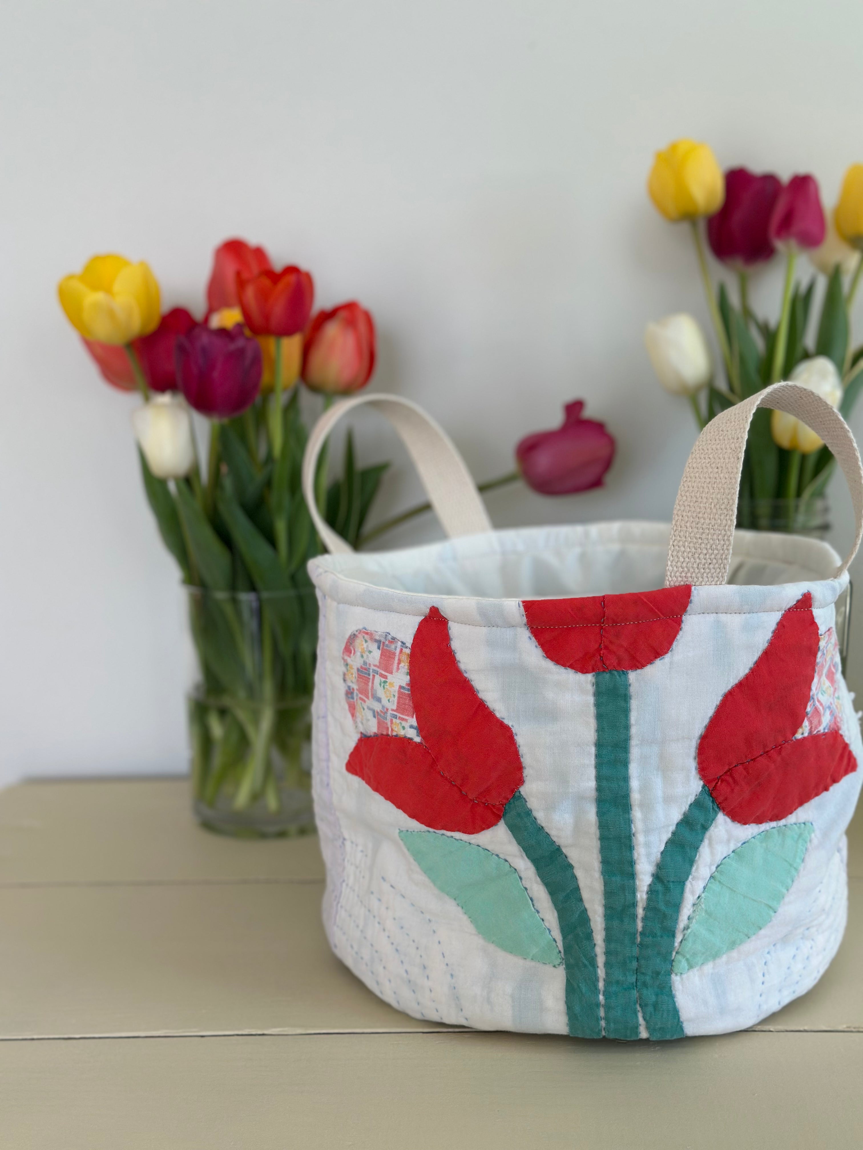 Tulip Applique Quilt Easter Basket (01)