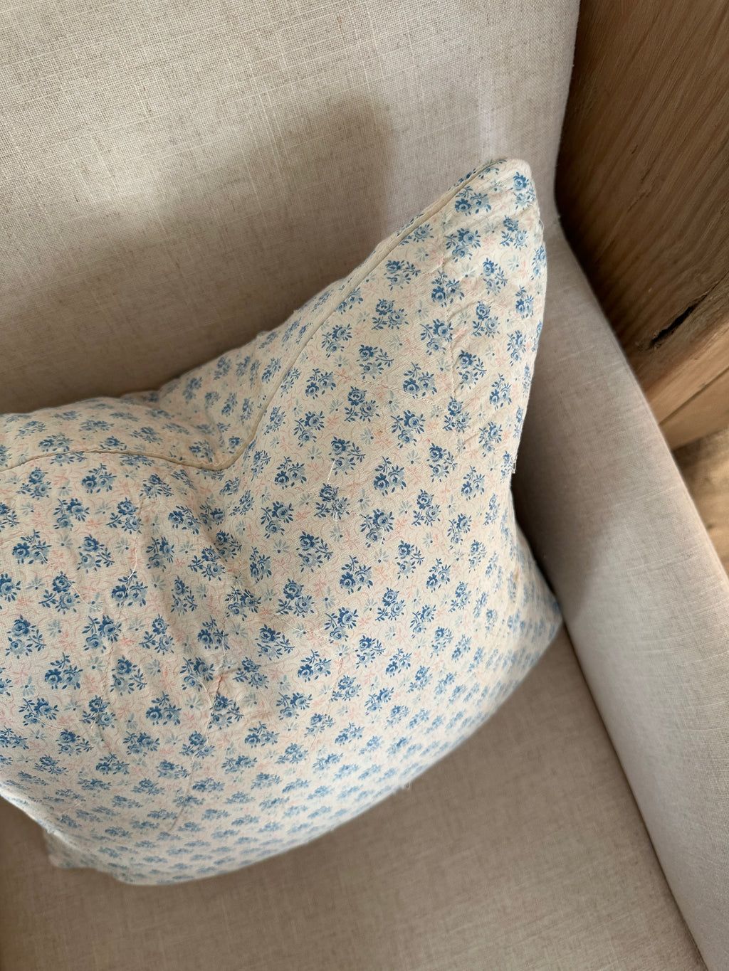 Floral Quilt Throw Pillow (02)