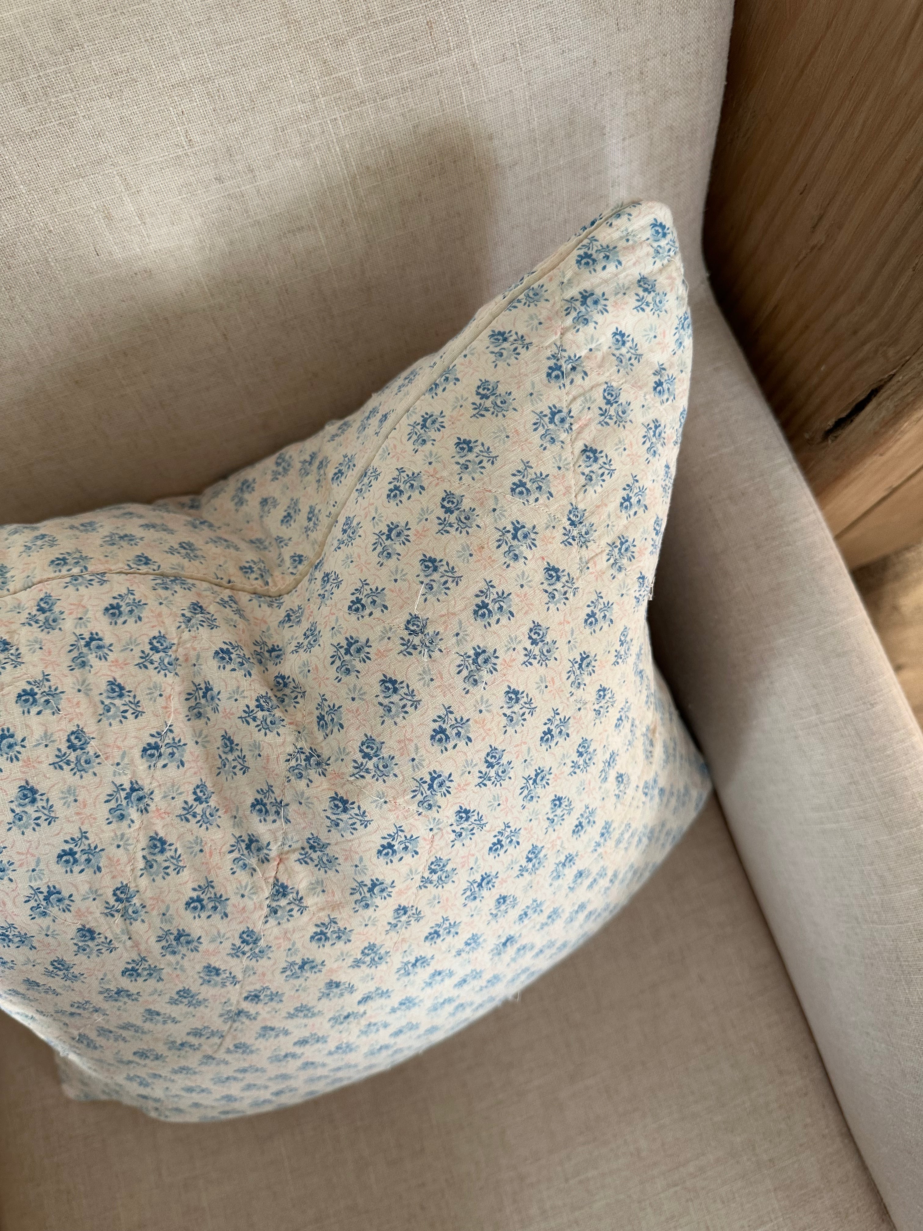 Floral Quilt Throw Pillow (02)