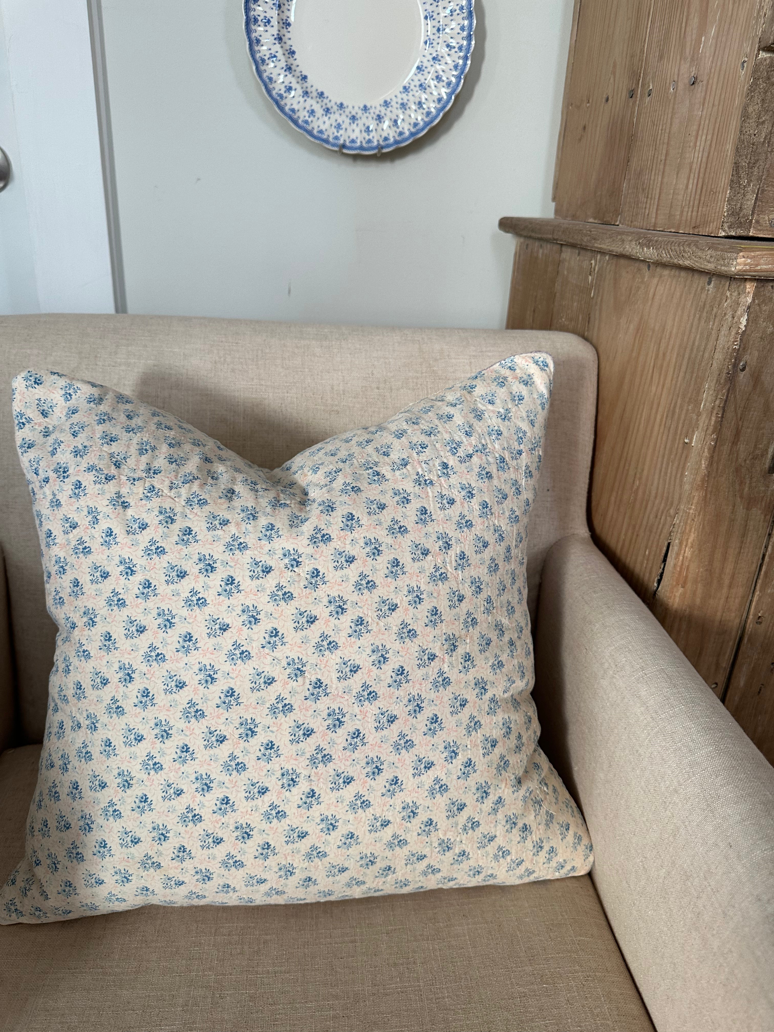 Floral Quilt Throw Pillow (02)