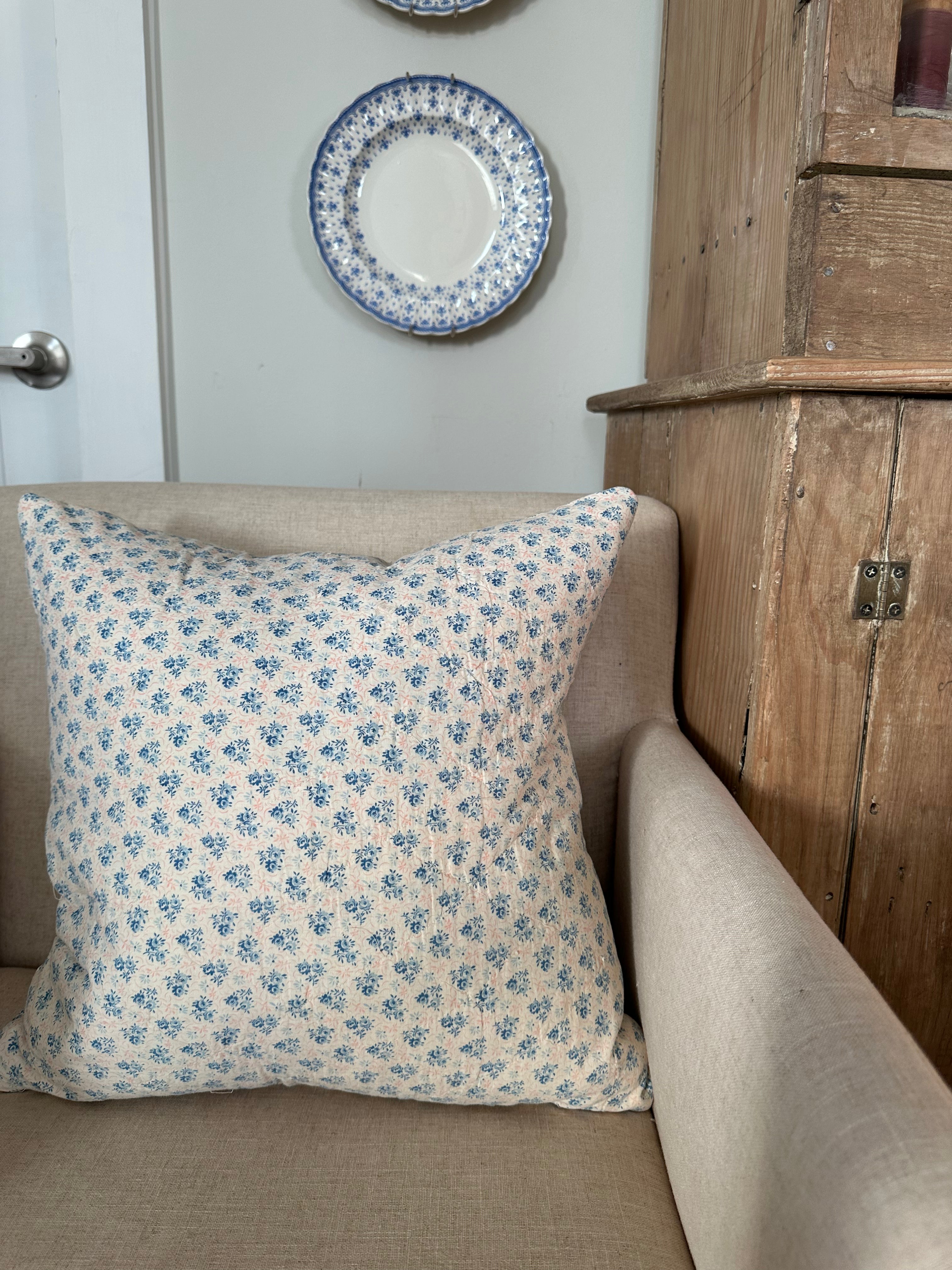 Floral Quilt Throw Pillow (01)
