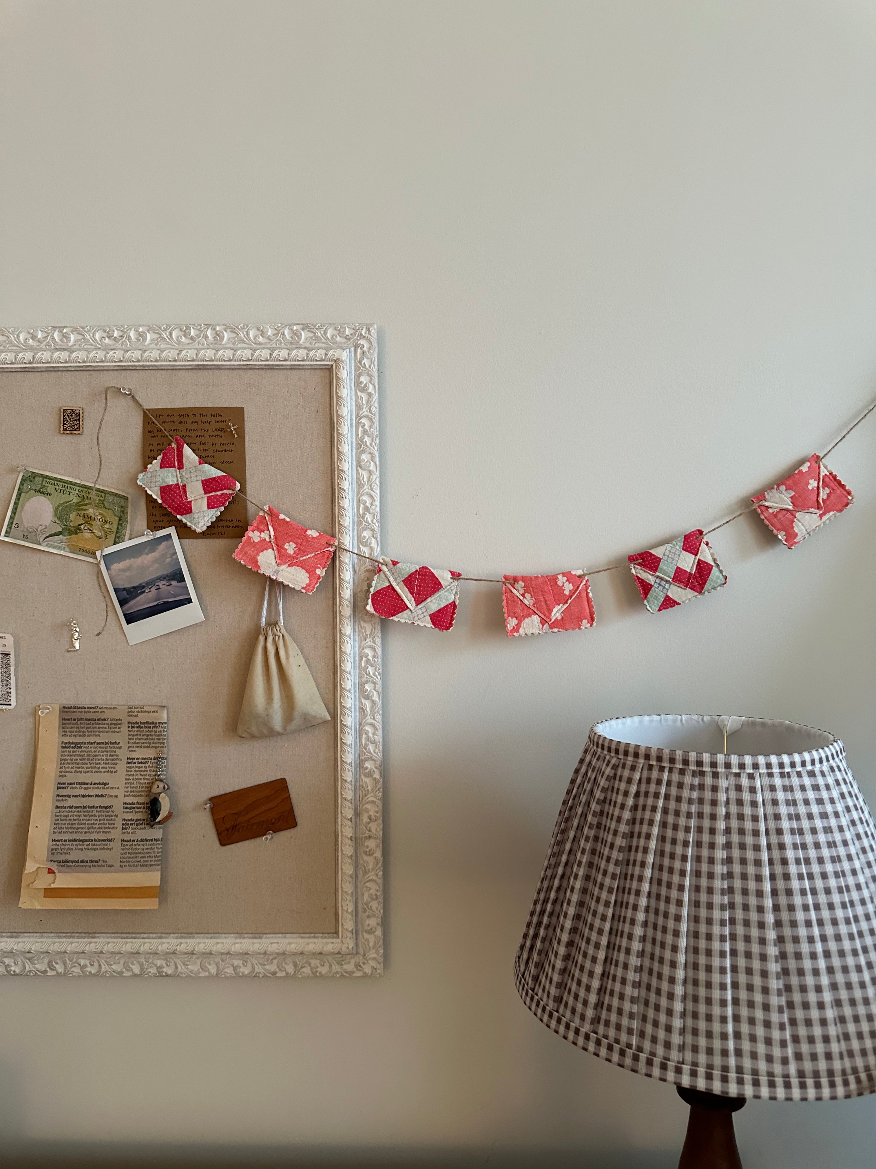 Envelope Garland (01)