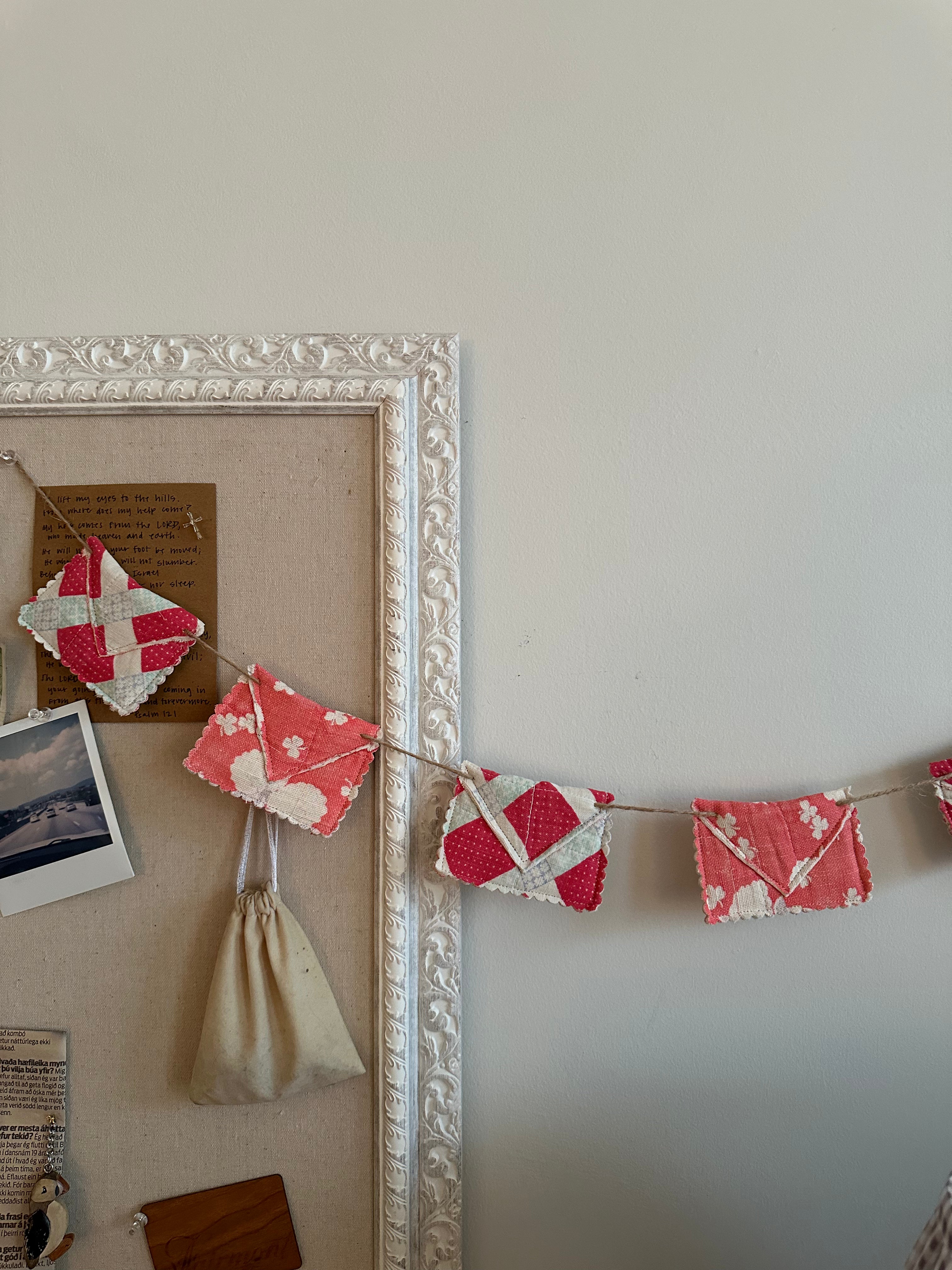 Envelope Garland (01)
