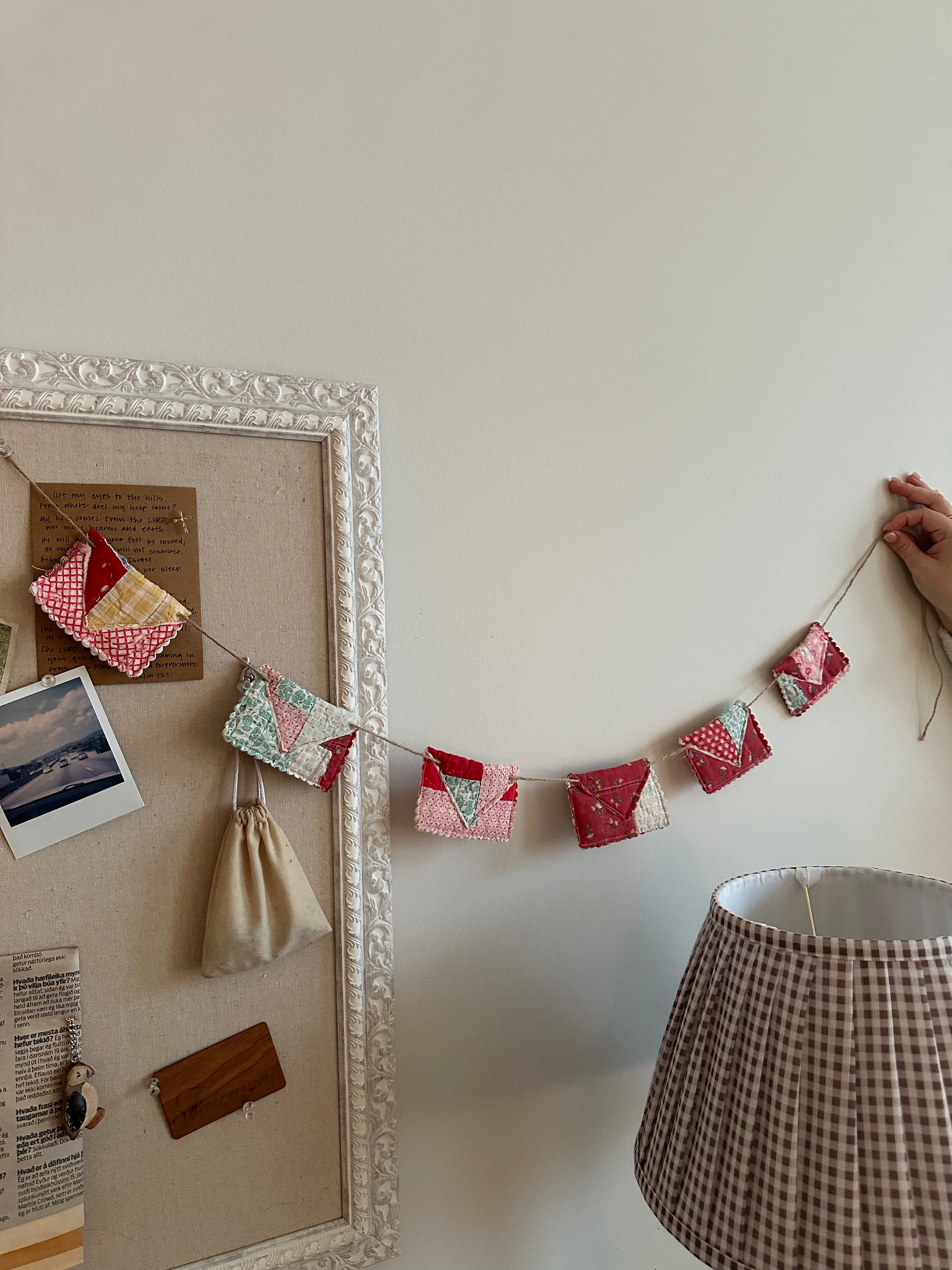 Envelope Garland (04)