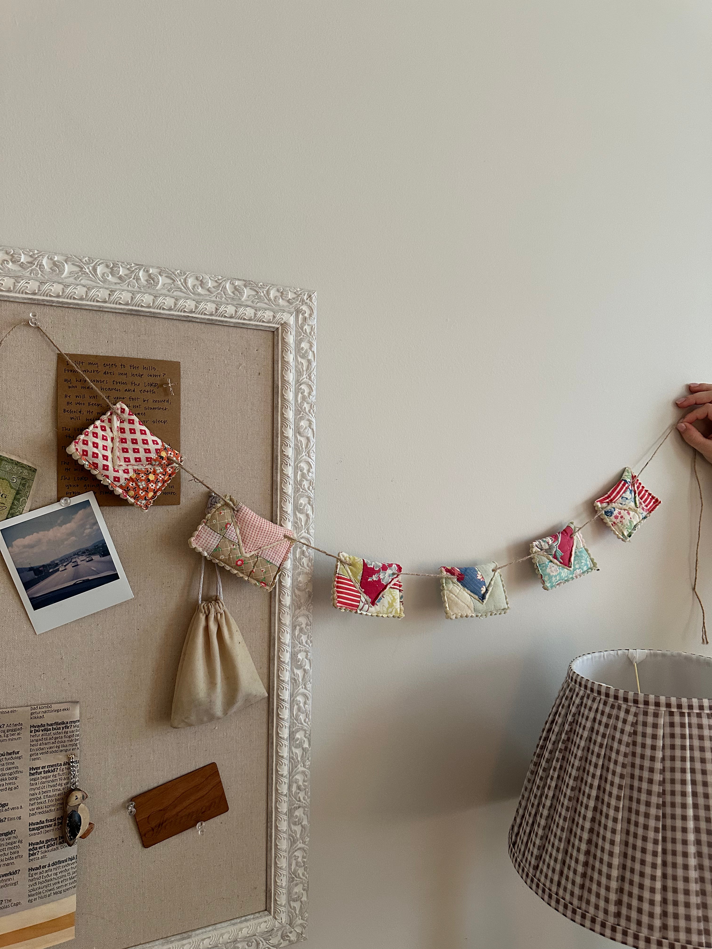 Envelope Garland (08)