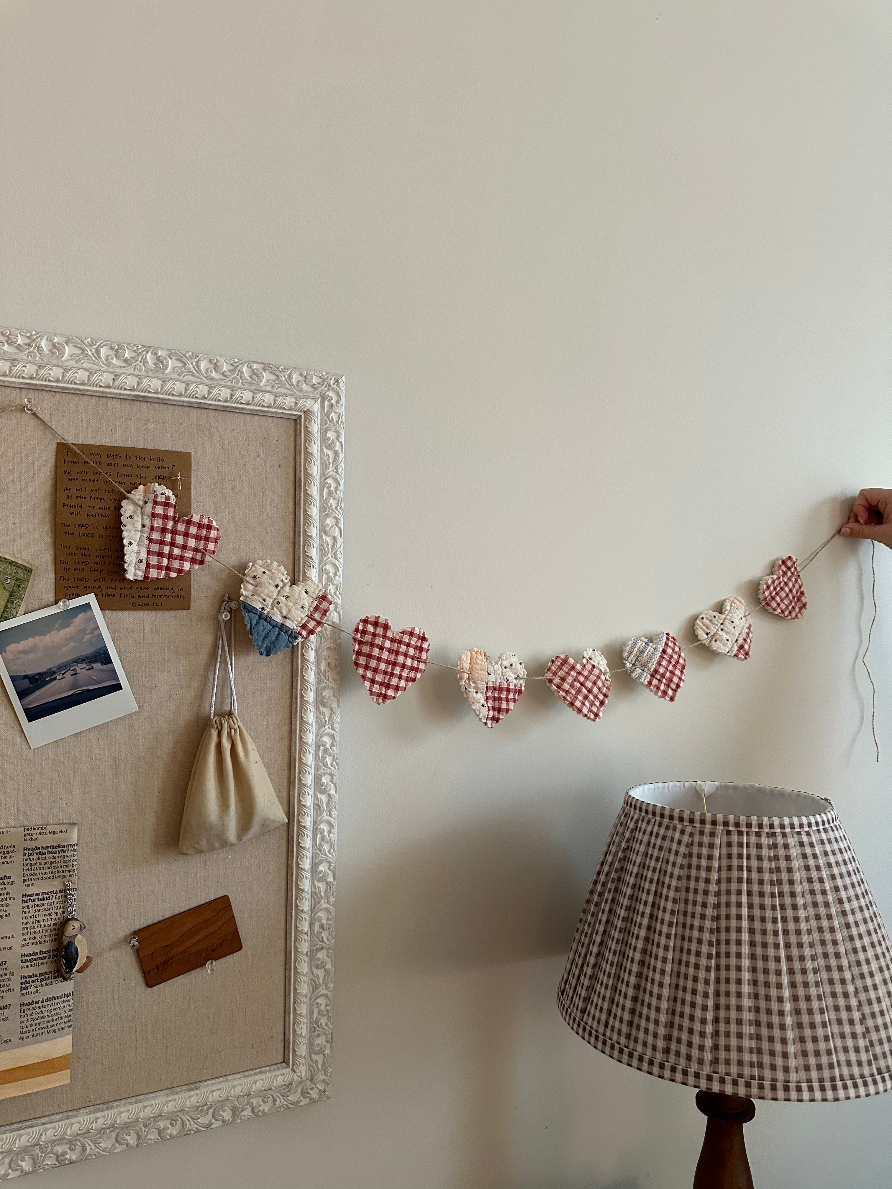 String of Hearts Garland (04)