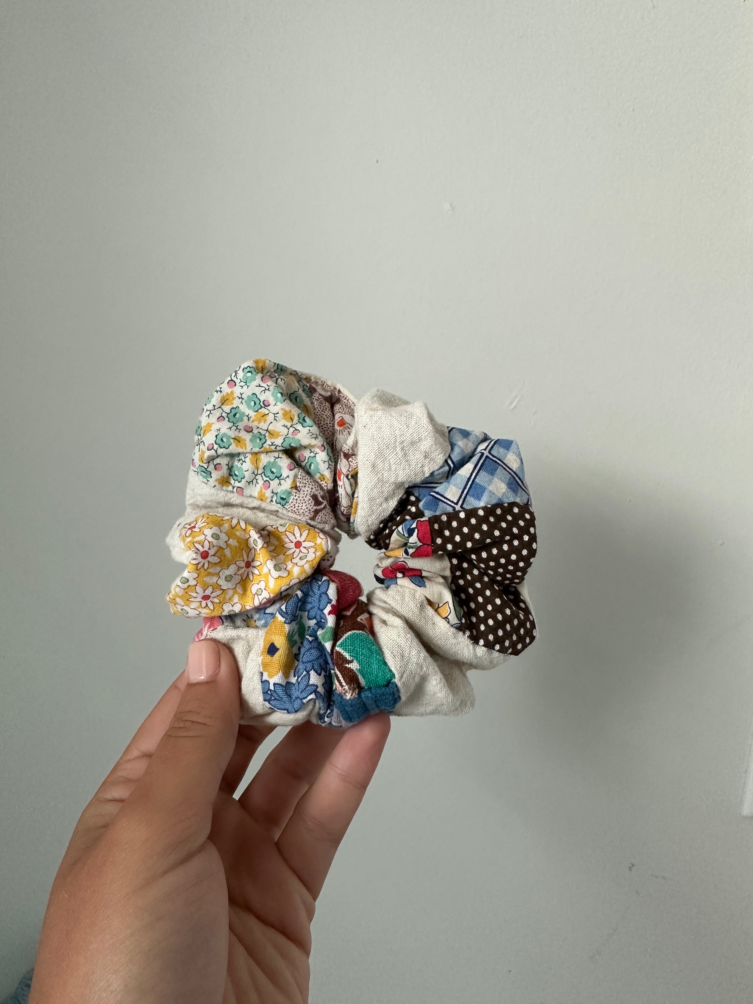 Quilt Top Scrunchie (08)