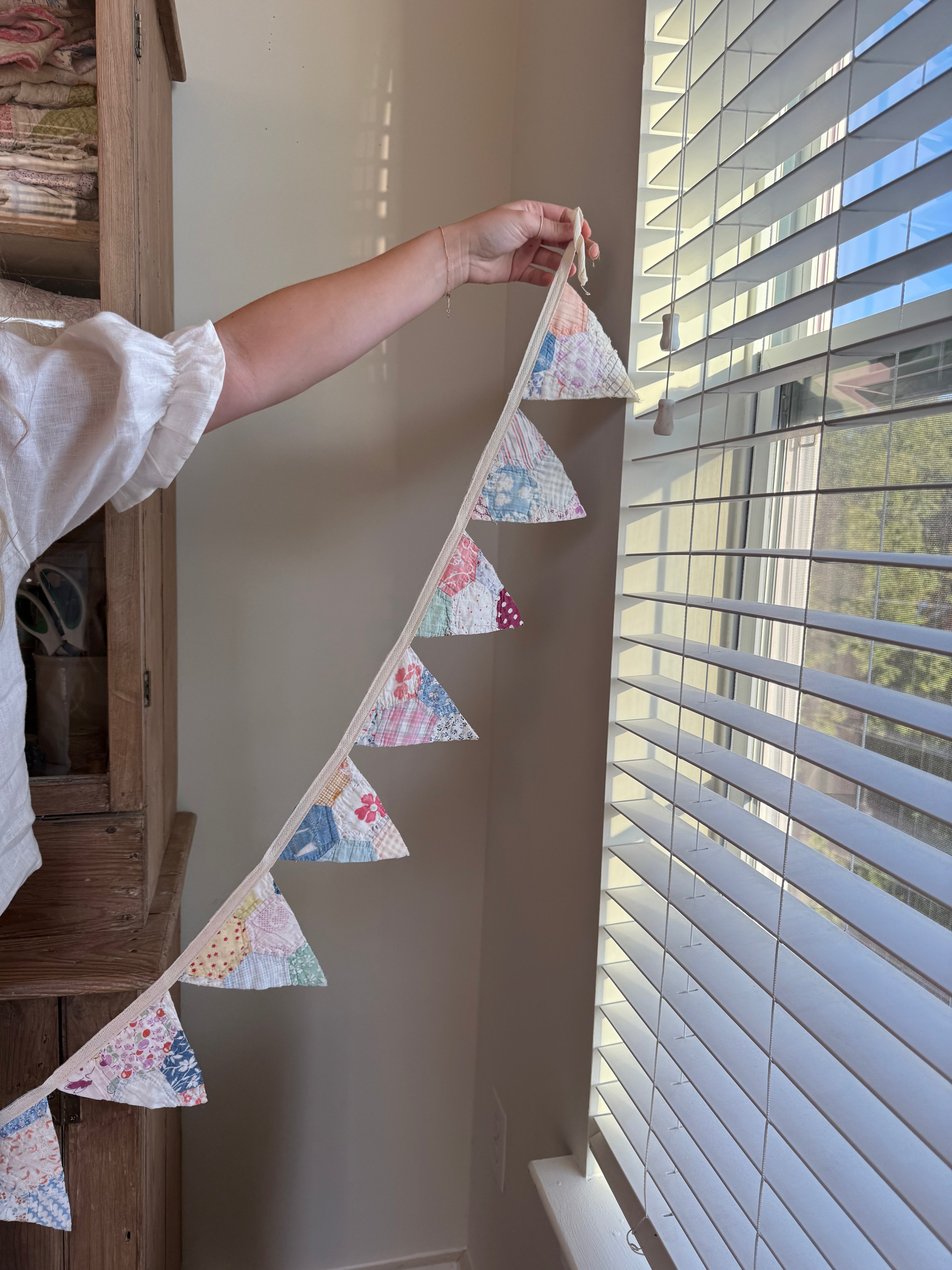 Hexie Mini Garland - pink flower
