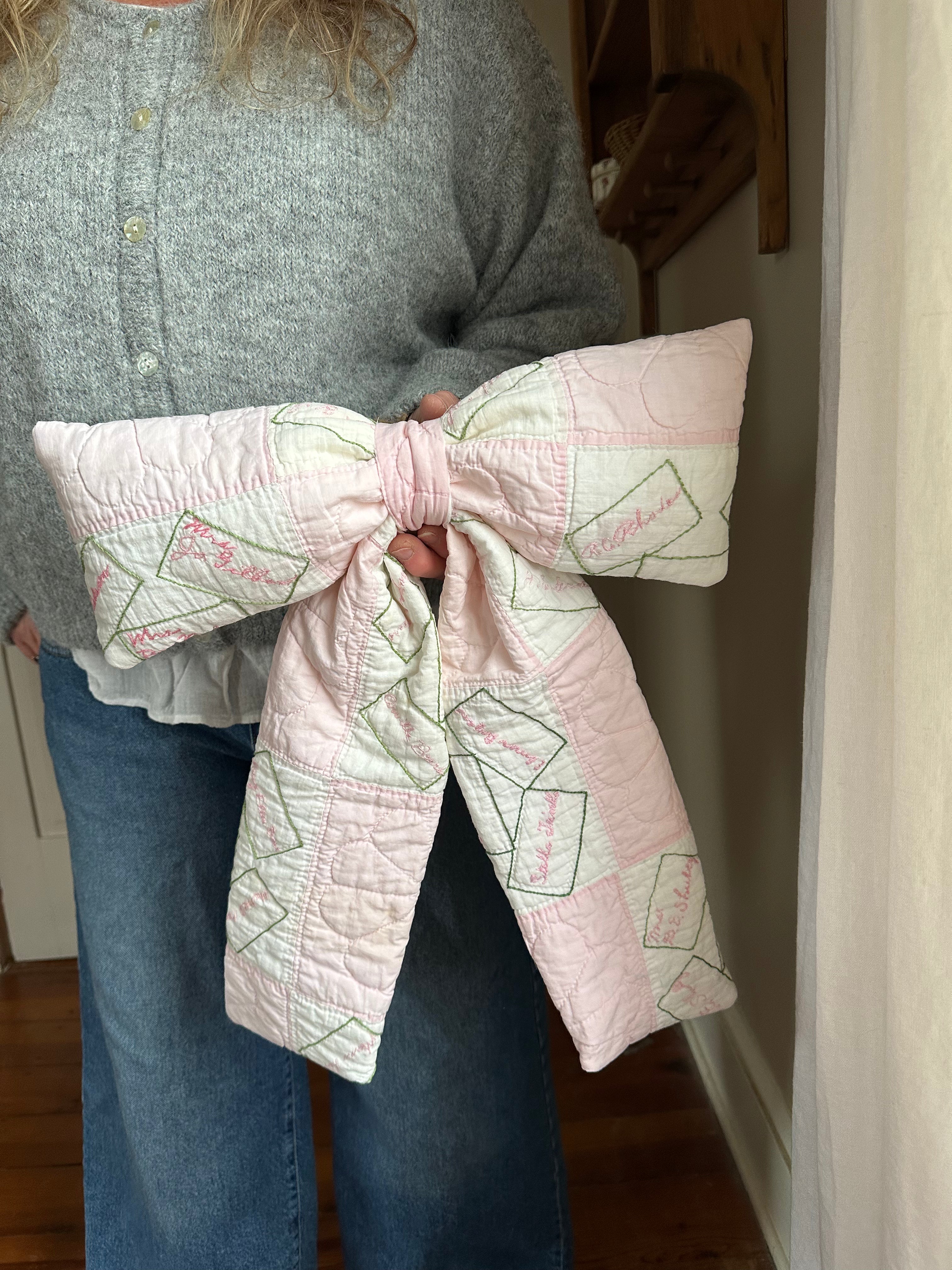 Pink Friendship Quilt Bow (01)