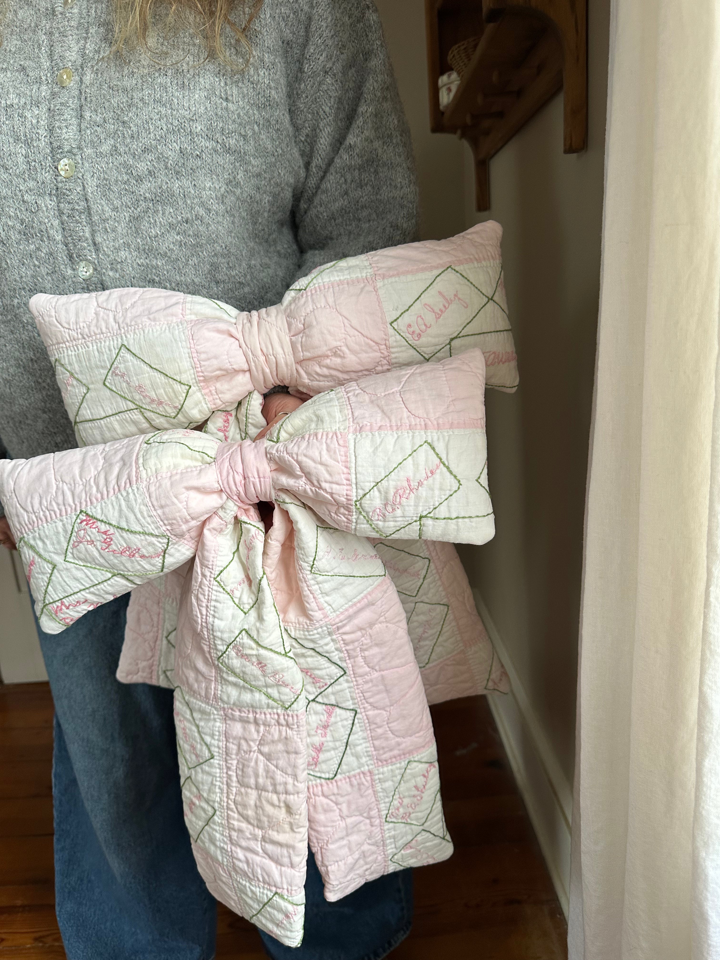 Pink Friendship Quilt Bow (01)