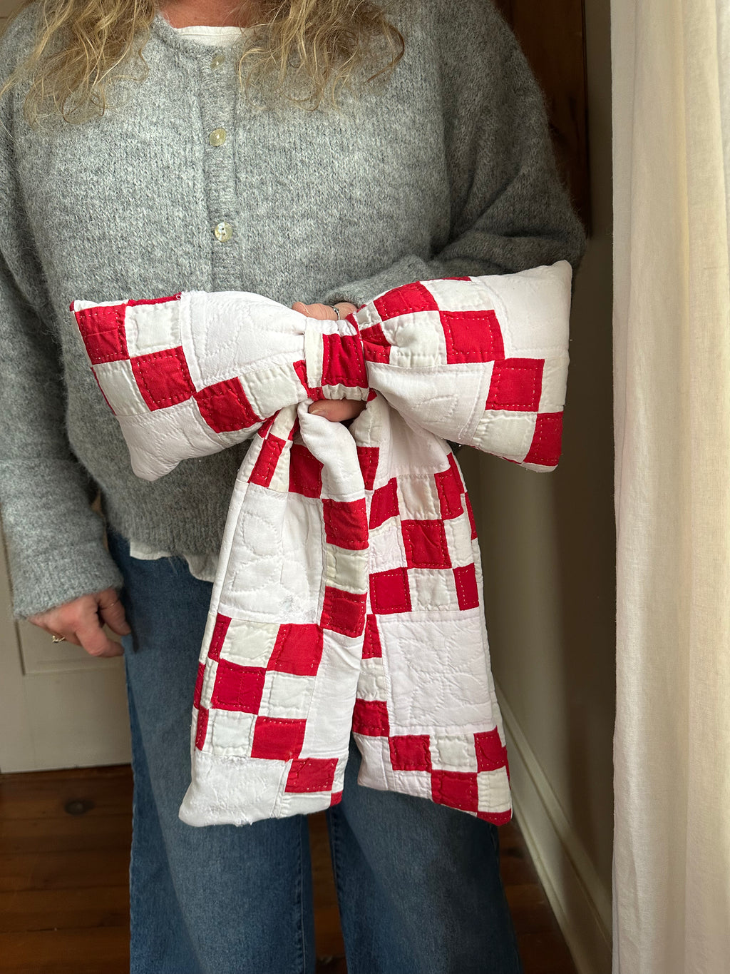 Red & White Nine Patch Quilt Bow (01)