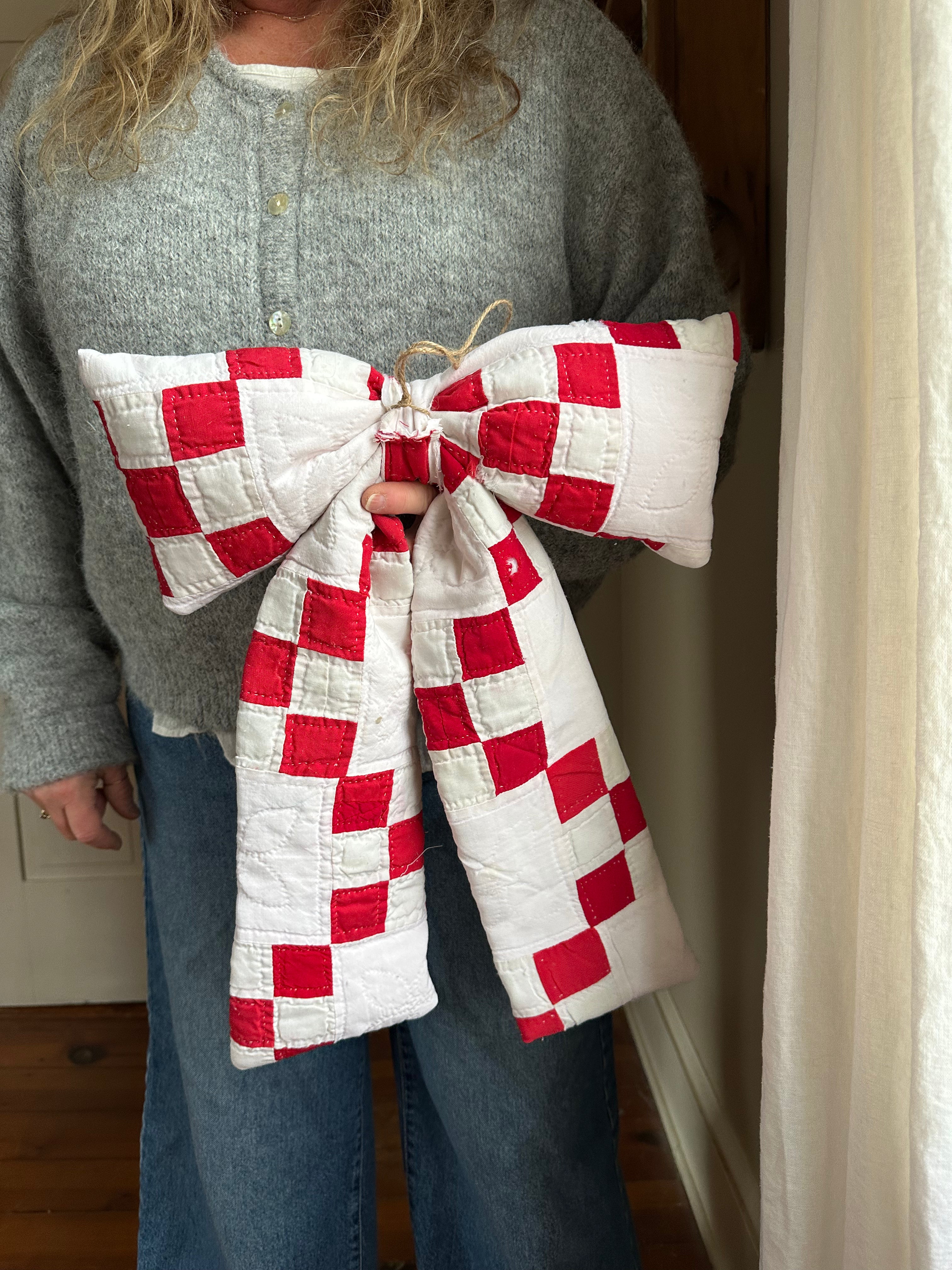 Red & White Nine Patch Quilt Bow (01)