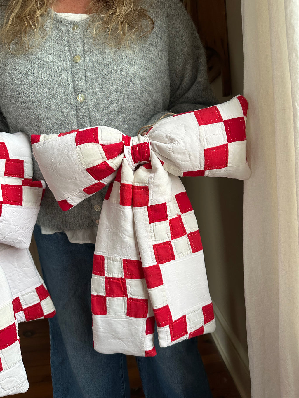 Red & White Nine Patch Quilt Bow (03)