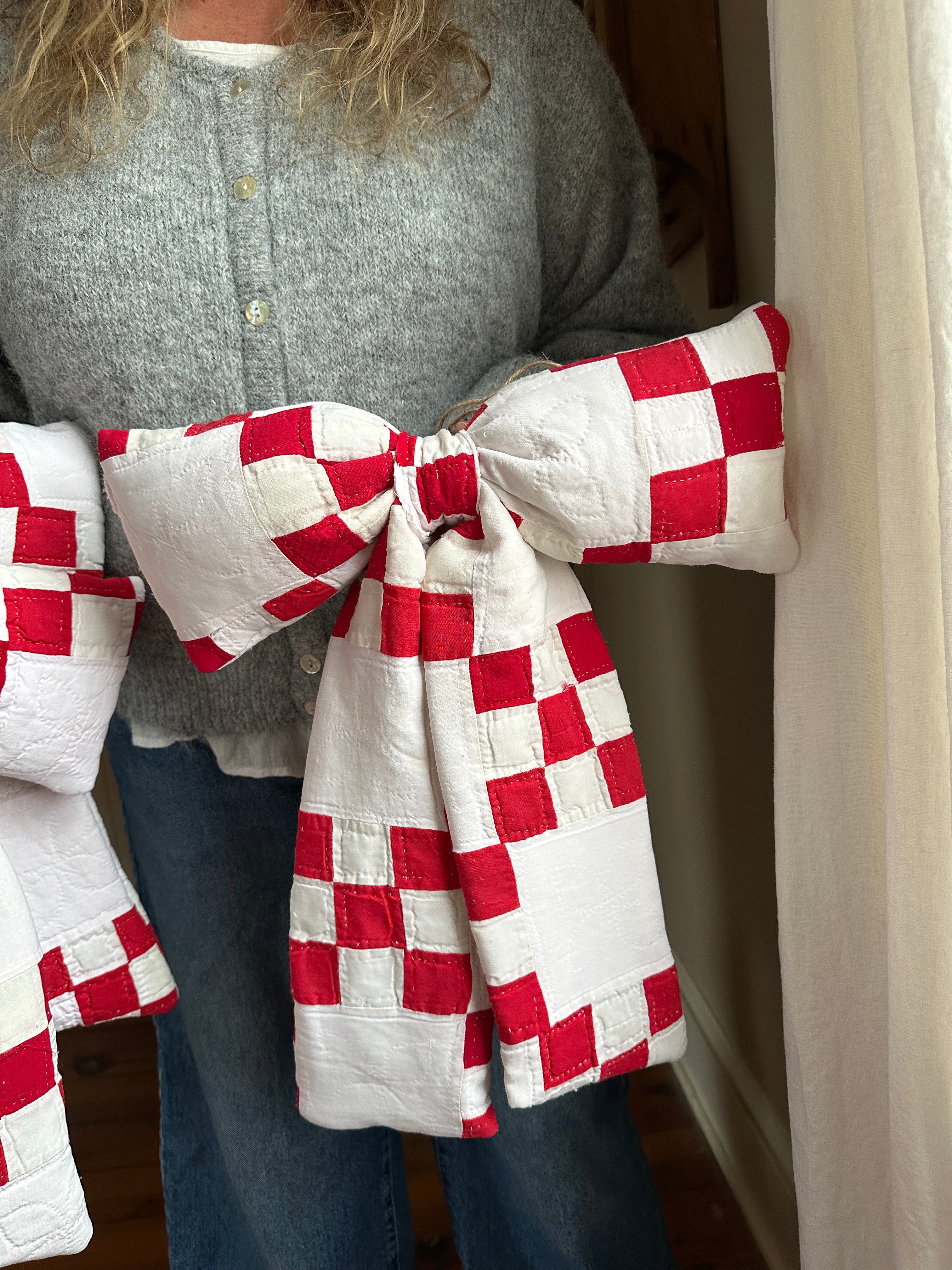 Red & White Nine Patch Quilt Bow (03)