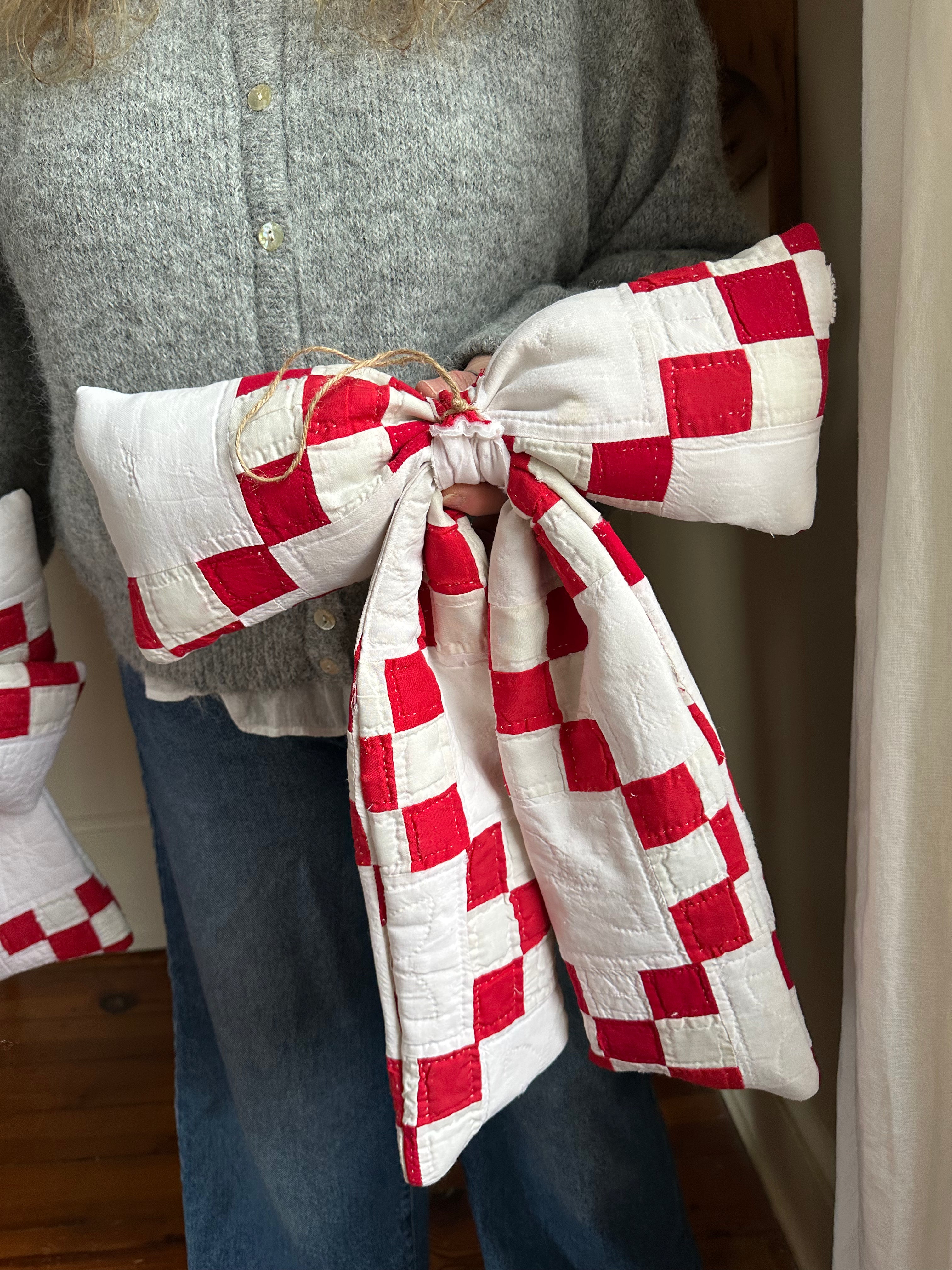 Red & White Nine Patch Quilt Bow (03)