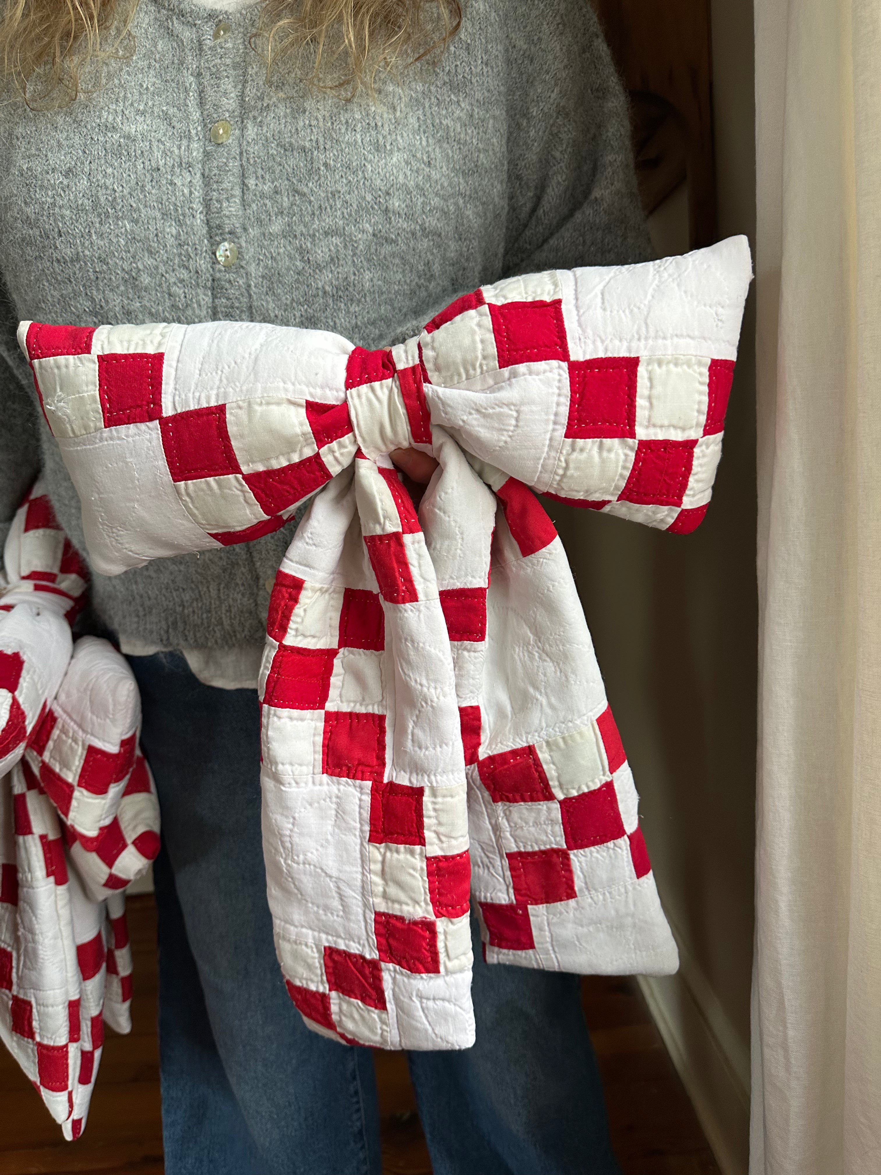 Red & White Nine Patch Quilt Bow (04)