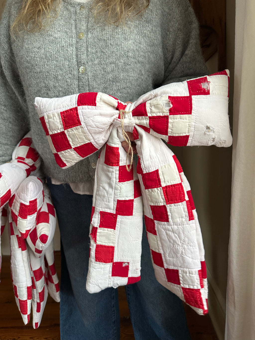 Red & White Nine Patch Quilt Bow (04)