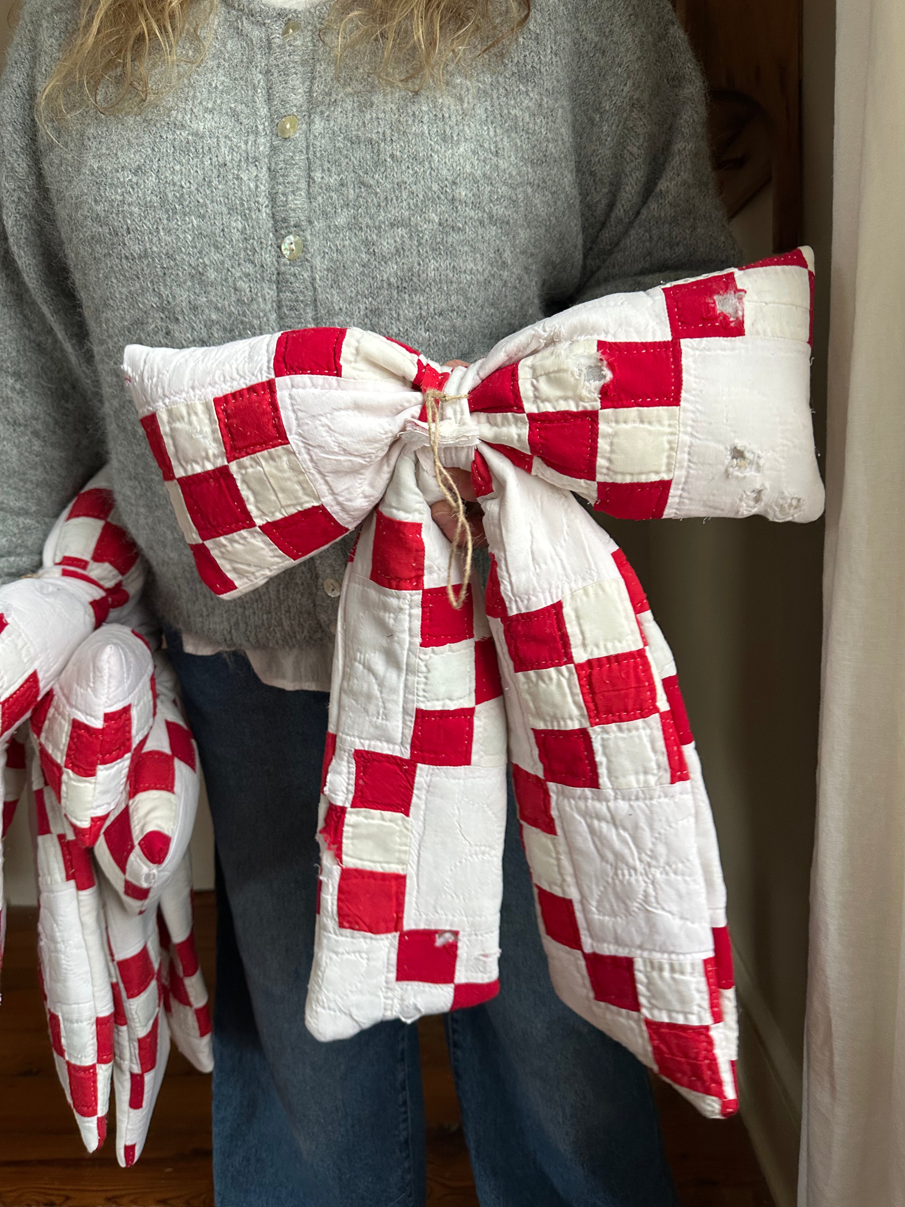 Red & White Nine Patch Quilt Bow (04)