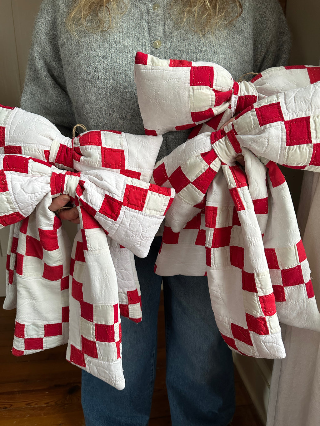 Red & White Nine Patch Quilt Bow (04)