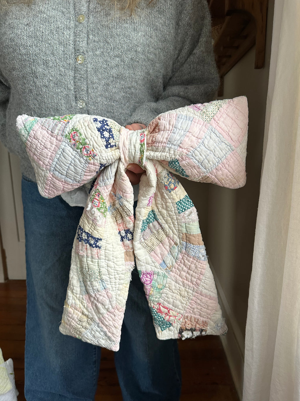 Pink & Blue Wedding Ring Quilt Bow (01)
