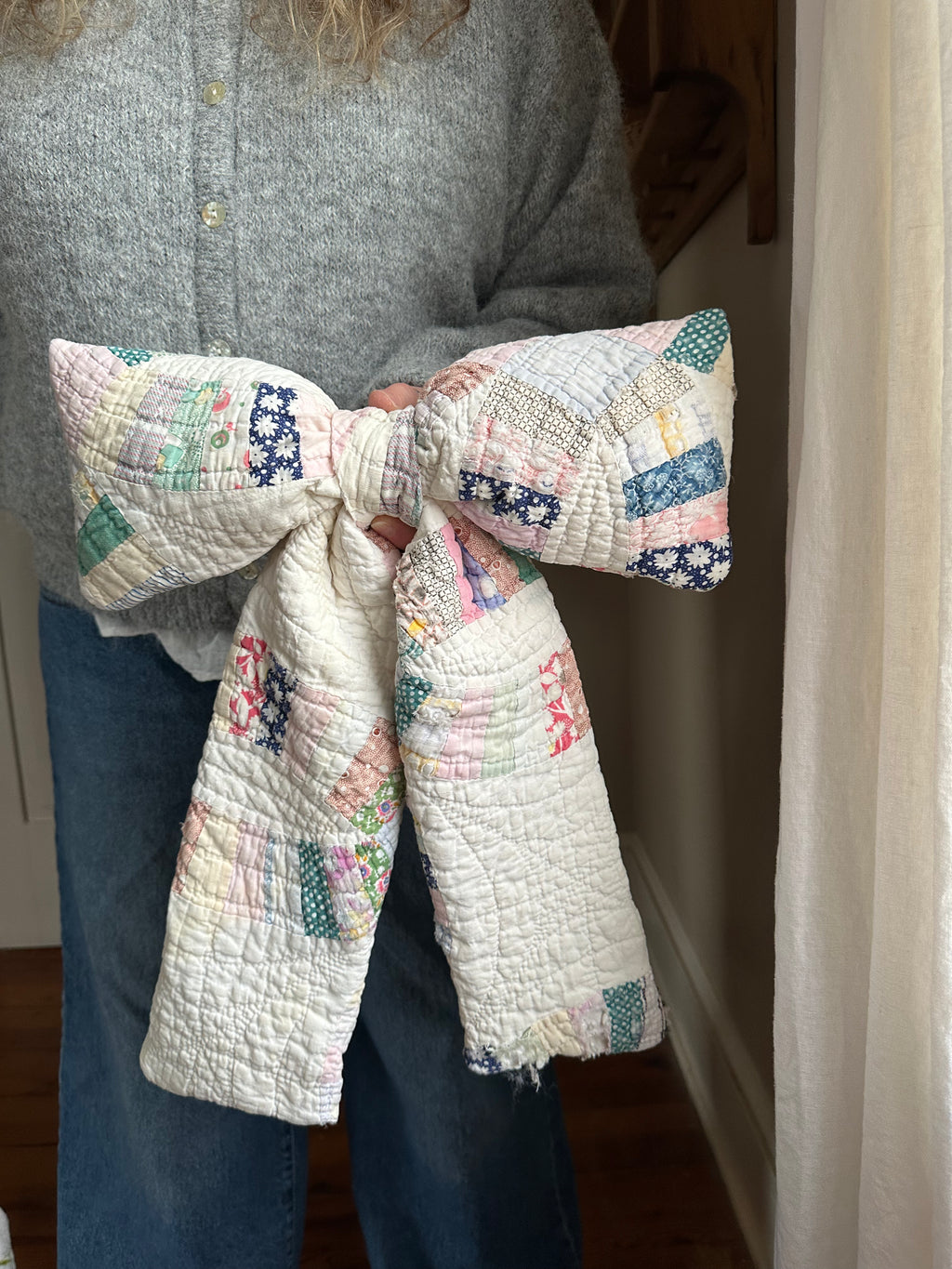 Pink & Blue Wedding Ring Quilt Bow (02)