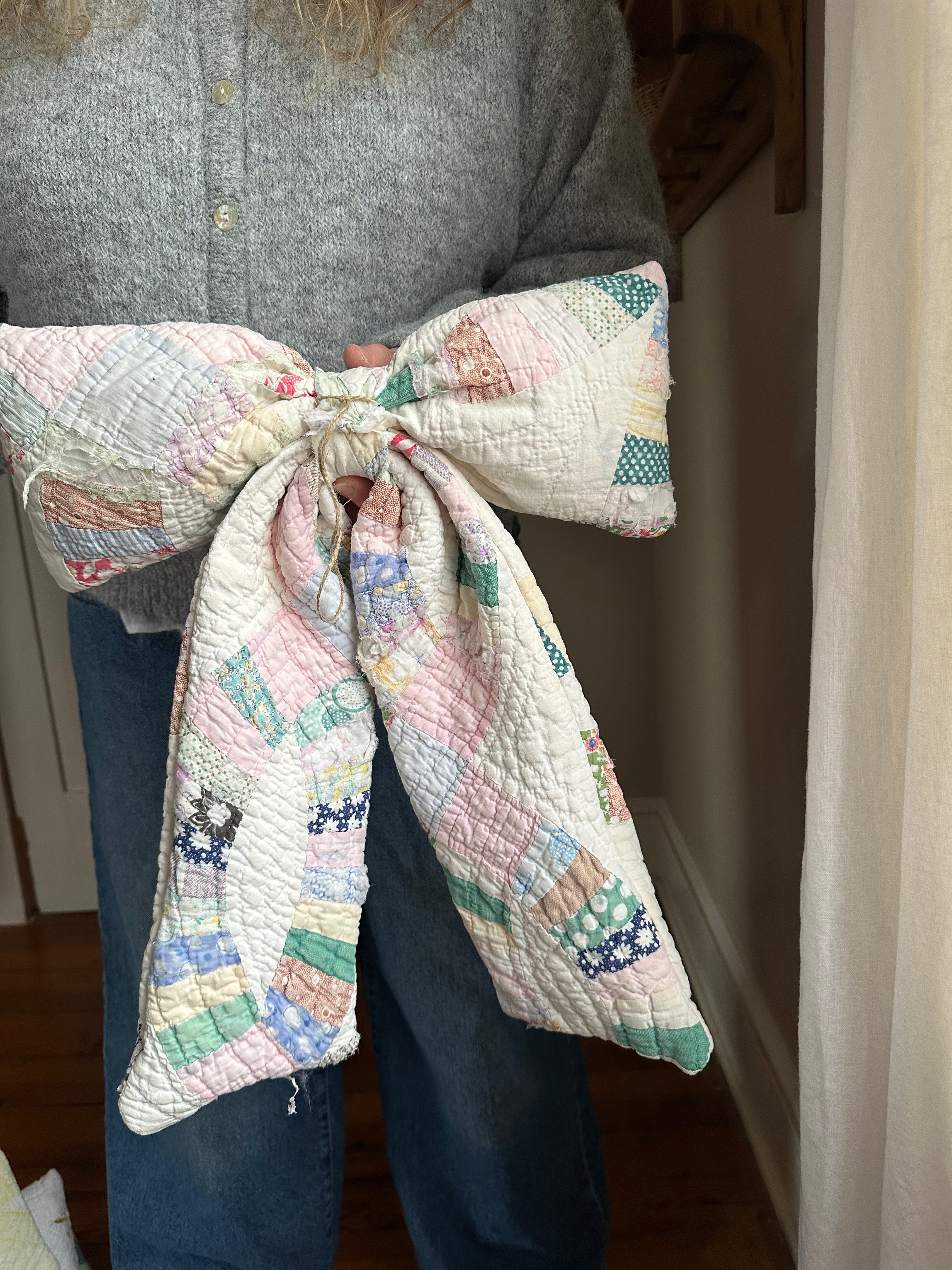 Pink & Blue Wedding Ring Quilt Bow (02)