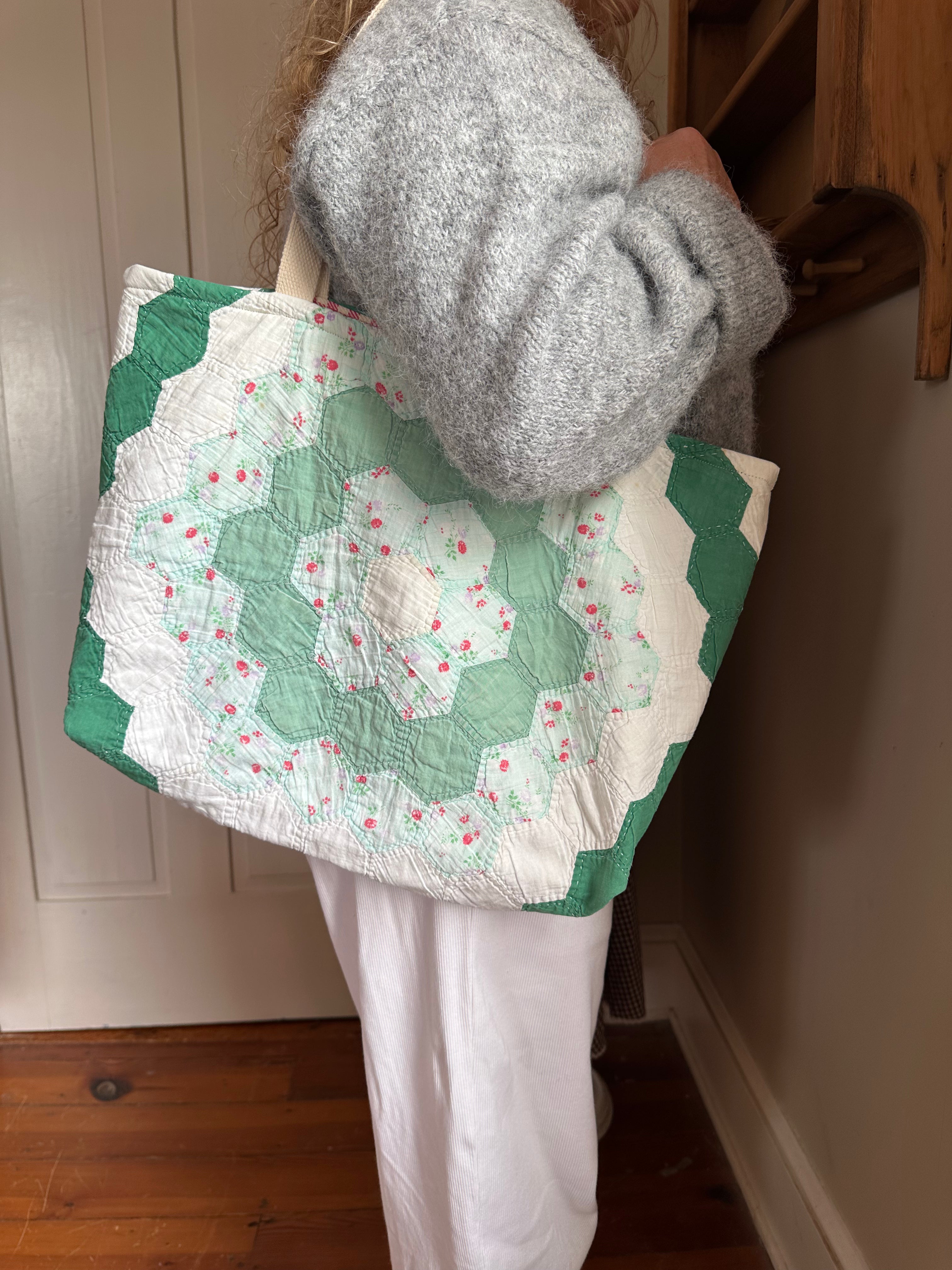 Green Grandma's Garden Quilt Tote Bag (01)