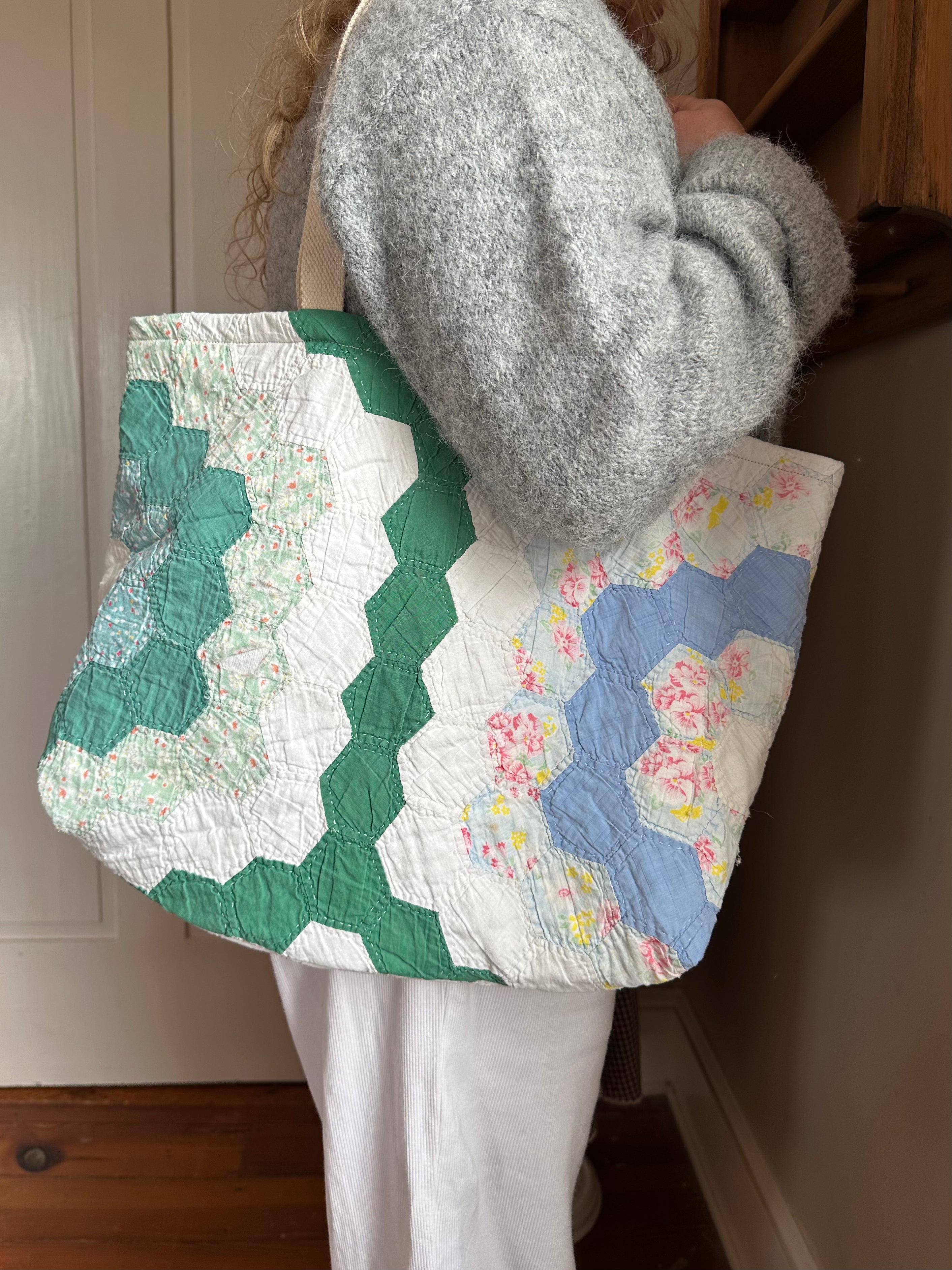 Green Grandma's Garden Quilt Tote Bag (01)