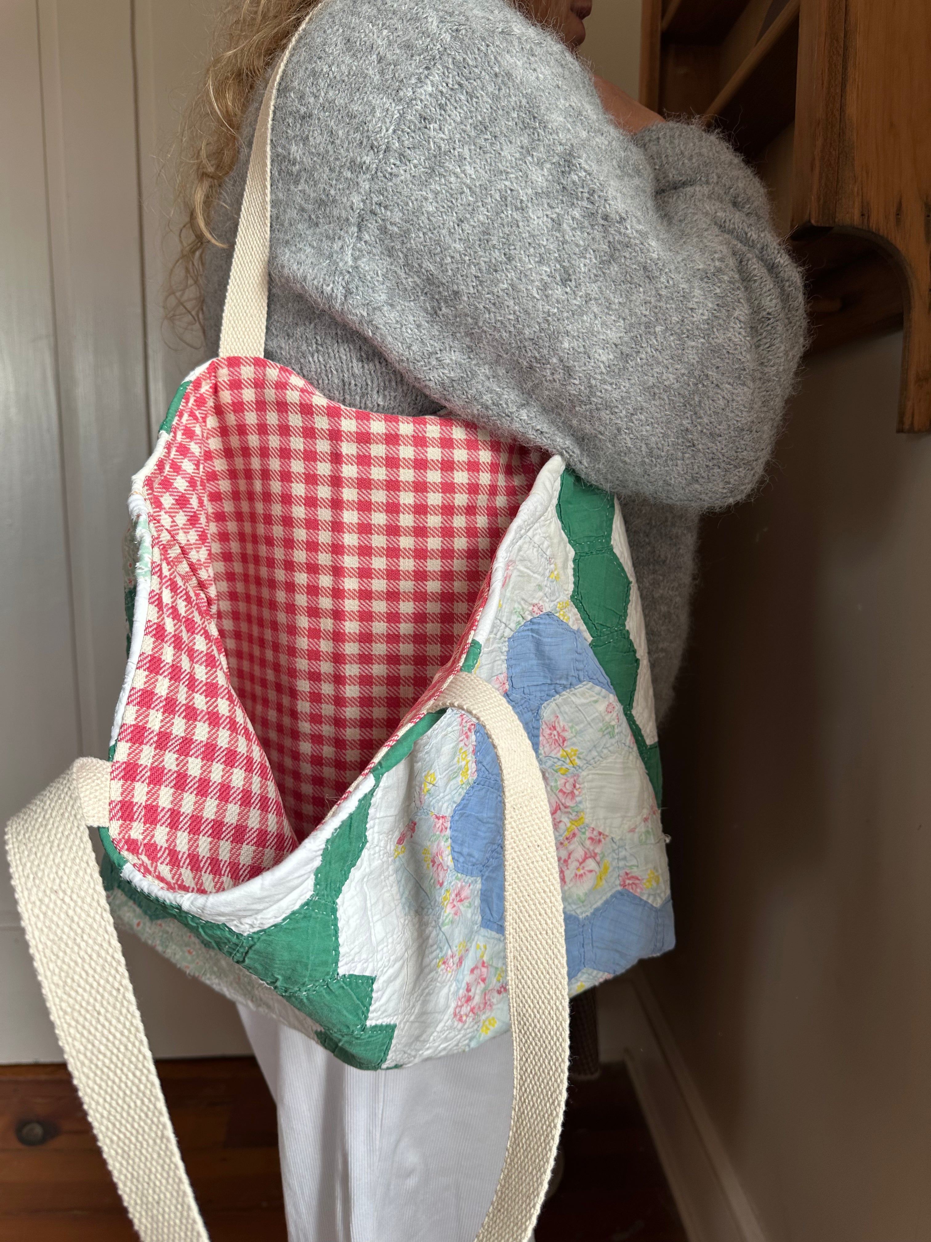 Green Grandma's Garden Quilt Tote Bag (01)
