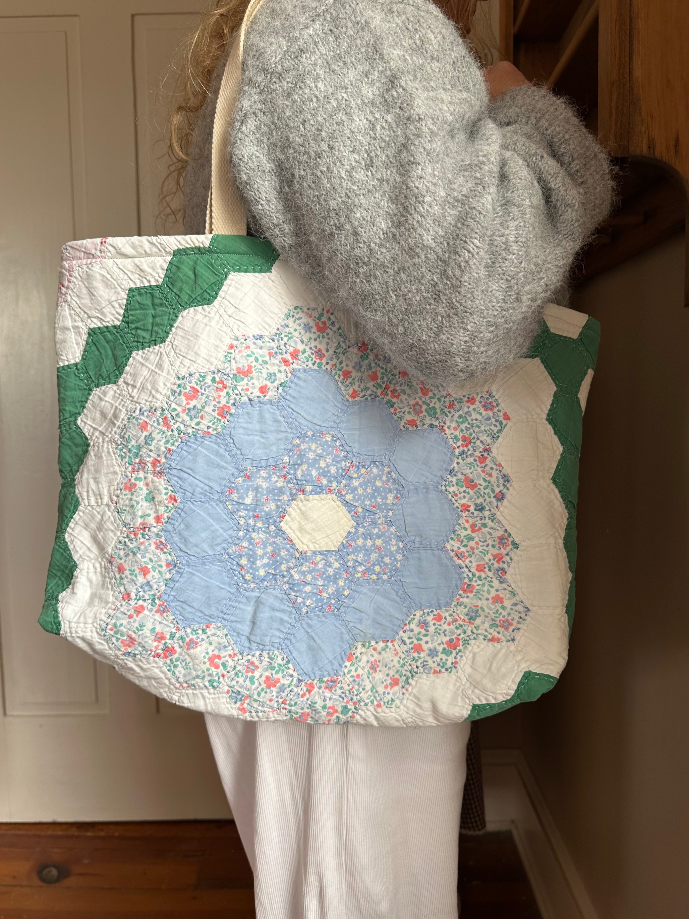Green Grandma's Garden Quilt Tote Bag (02)