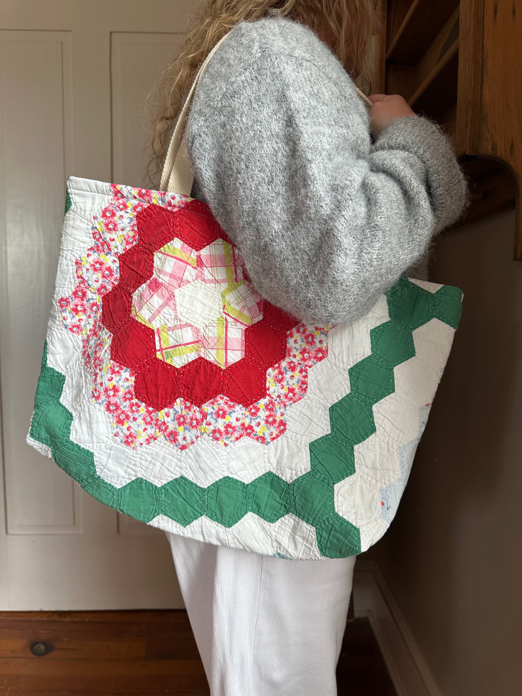 Green Grandma's Garden Quilt Tote Bag (02)